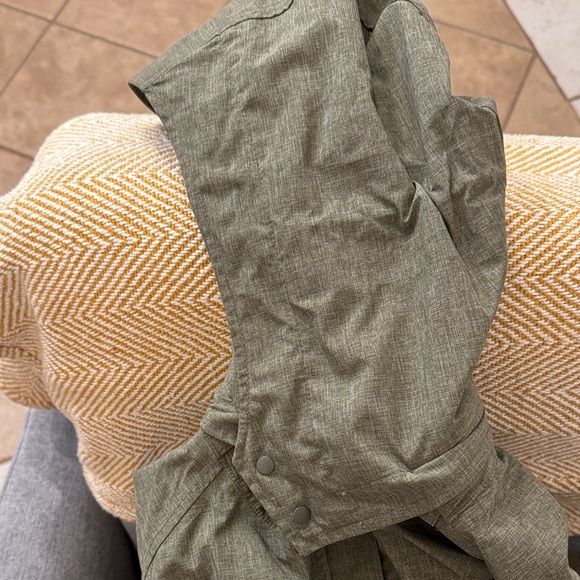 Women’s REI rain jacket - Picture 3 of 7